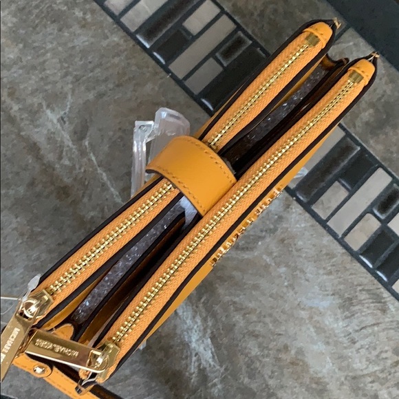 MICHAEL KORS LG DOUBLE ZIP WRISTLET MARYGOLD - Picture 8 of 16